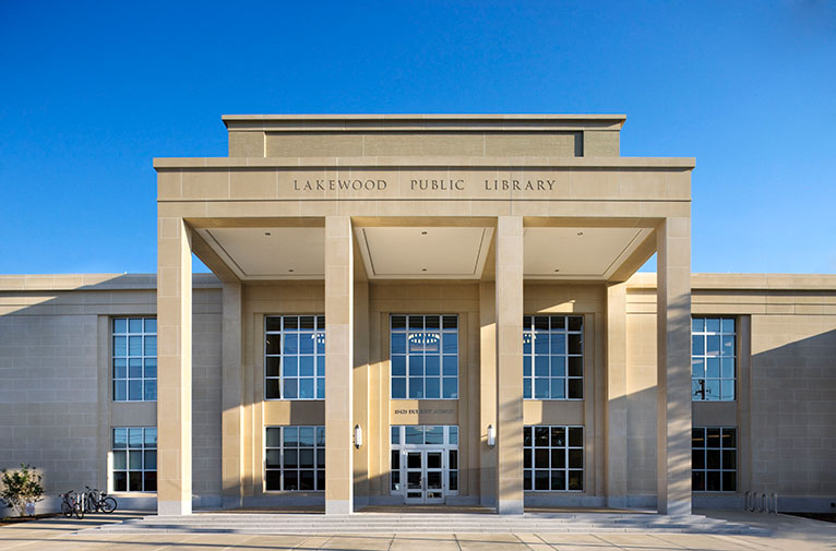 lakewood-public-library-main-entrance-porch-robert-am-stern-3